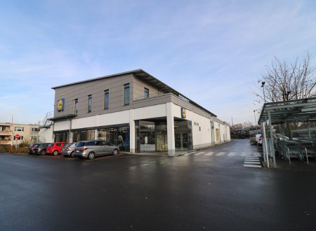 Freundliches Zimmer mit Sitzecke im Petul Hotel Essen